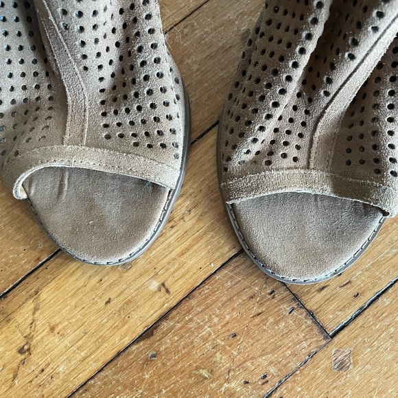 Lucky Brand Tan Larise Peep Toe Booties blocks heels size 11 - Picture 10 of 15